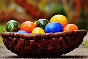 Farbanje uskršnjih jaja