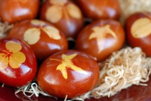 Farbanje i dekorisanje uskršnjih jaja