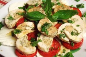 Pileca Caprese salata