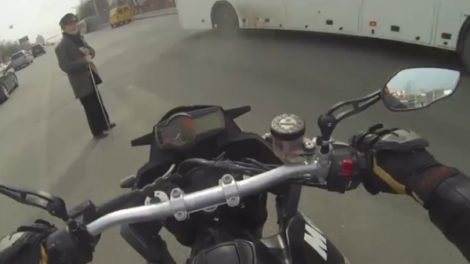 Divan gest ruskog motocikliste!