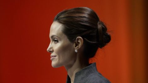 Angelina Jolie dobila titulu počasne dame!