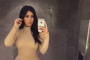 Kim Kardashian isekla ćerku sa slike!