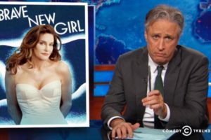 Jon Stewart izvrgao ruglu medije koji osuđuju Caitlyn Jenner!