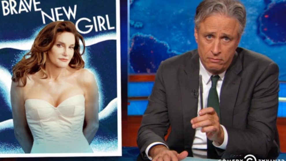 Jon Stewart izvrgao ruglu medije koji osuđuju Caitlyn Jenner!