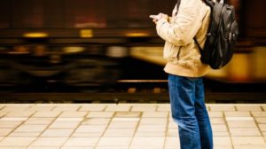 Pao s litice zbog mobilnog telefona!