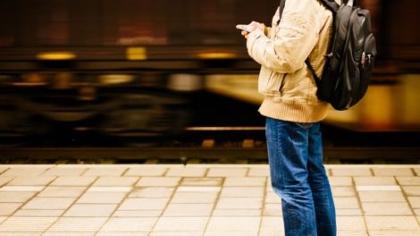 Pao s litice zbog mobilnog telefona!