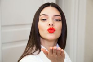 Kendall Jenner tuži kozmetičku kuću zbog lažne reklame!