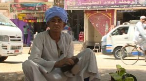 Žena, majka, kraljica : glumila muškarca da prehrani ćerku!