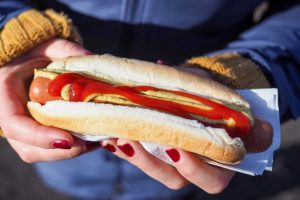 Zašto se hot dog tako zove?