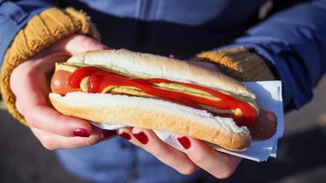 Zašto se hot dog tako zove?